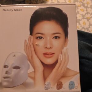LED Beauty Mask - White